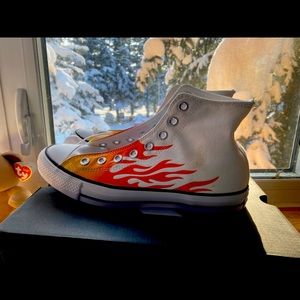 Converse Unisex Flame White-Men’s 7/Women’s 9